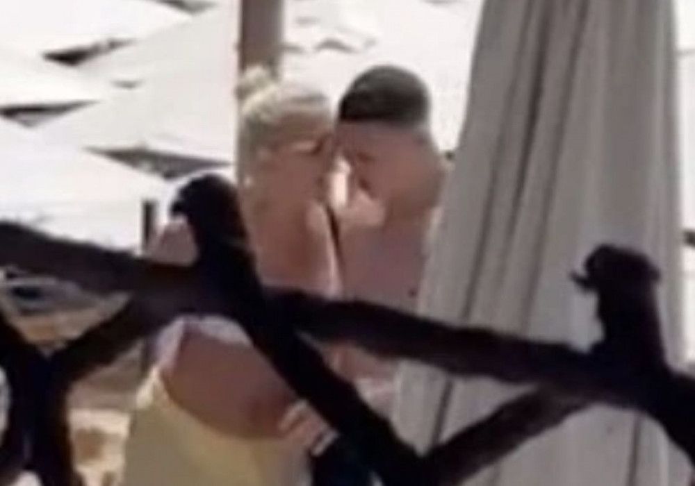(Video) "Does it seem like i'm a d***head?" - Phil Foden is involved in holiday bust-up as girlfriend searches through City star's phone - A young Citizen is currently on a family vacation in Corfu, Greece. - bet, England, football, Greece, Manchester City, News, phone, Right, tips, Video